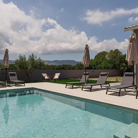 Villa Nayia - Private Oasis